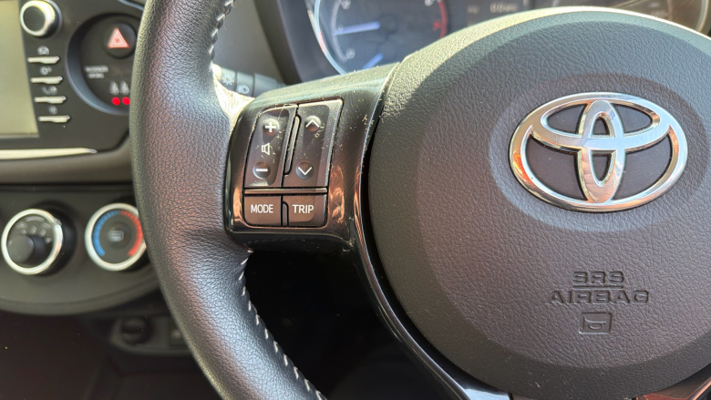 Toyota Yaris 1.0 [72] VVT-i Icon Tech 5dr Petrol Hatchback